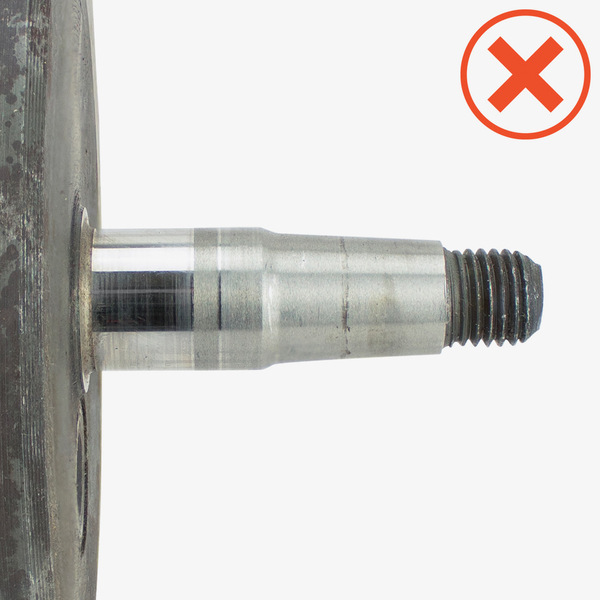 Poškozený čep pod&nbsp;ložiskem